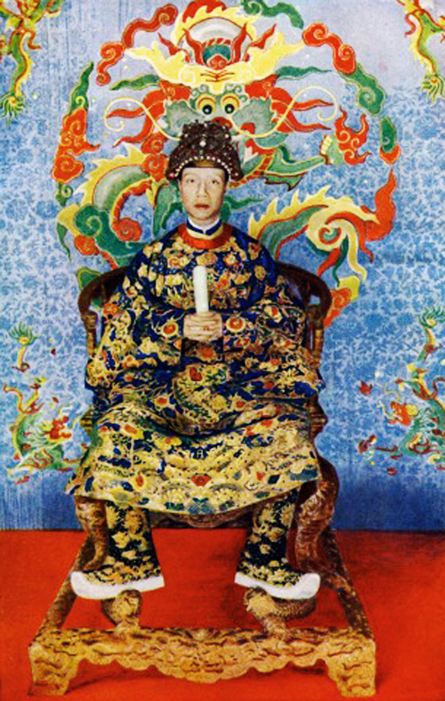 &Ocirc;ng vua ăn mặc lố lăng nhất Việt Nam